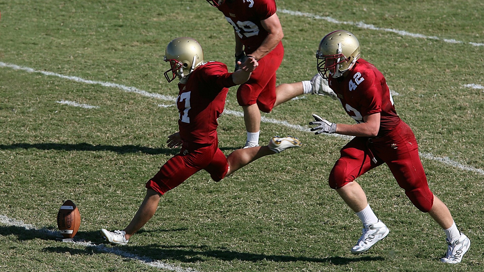 资本推动:科技巨头投资足球产业的热潮,足球资本家